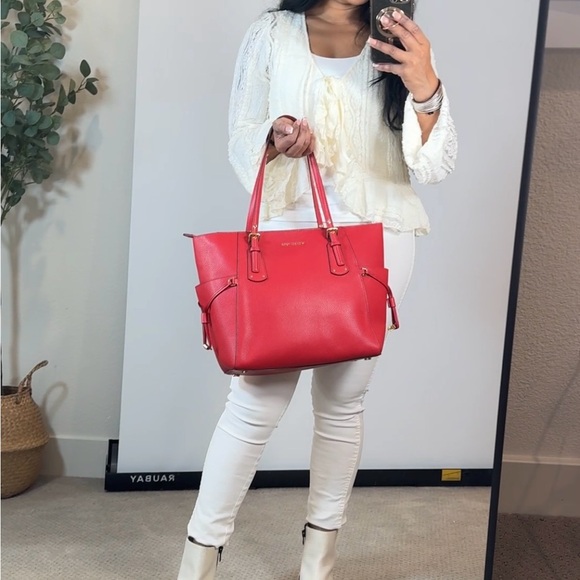 MICHAEL KORS VOYAGER EAST WEST MK SIGNATURE TOTE SHOULDER BAG - Picture 3 of 17